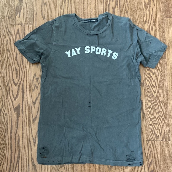 Yay sports Oversized Distressed T SzM - Picture 2 of 3